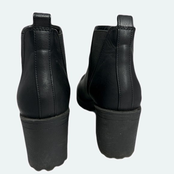 Dirty Laundry Black Pull On Ankle Boots, Sz 6 1/2 - Picture 6 of 7
